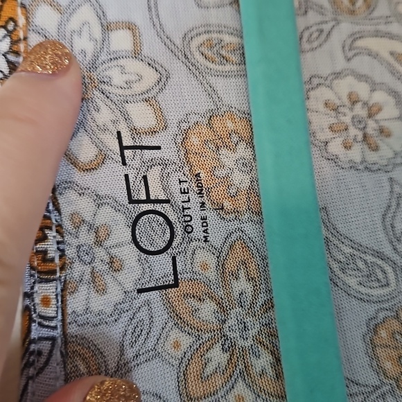 Ann Taylor LOFT Women's Floral Print 3/4 Sleeve VNeck blouse size Large EUC - Picture 4 of 5